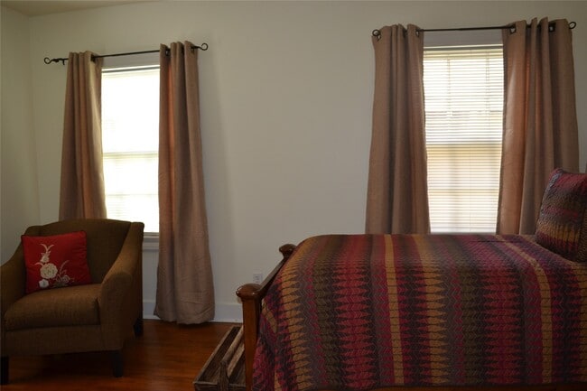 Building Photo - 1610 Ridgewood St