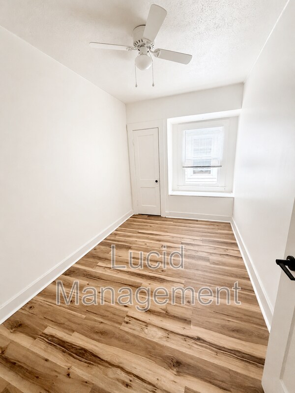 Building Photo - 536 W Evelyn Ave