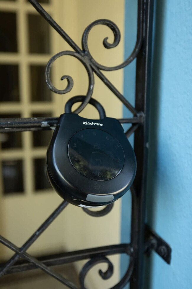 Building Photo - 1107 Broadway-SI ID1309749P