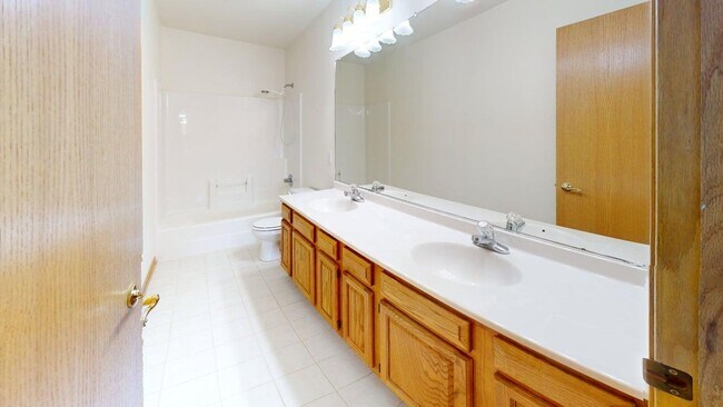 Building Photo - Executive Home in Ames