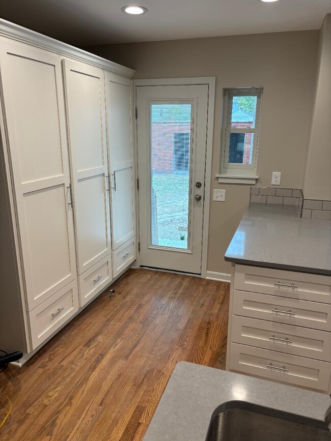 Building Photo - 1471 Ashland Ave