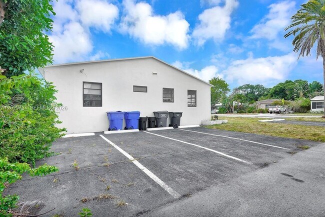 Building Photo - 2419 Pierce St