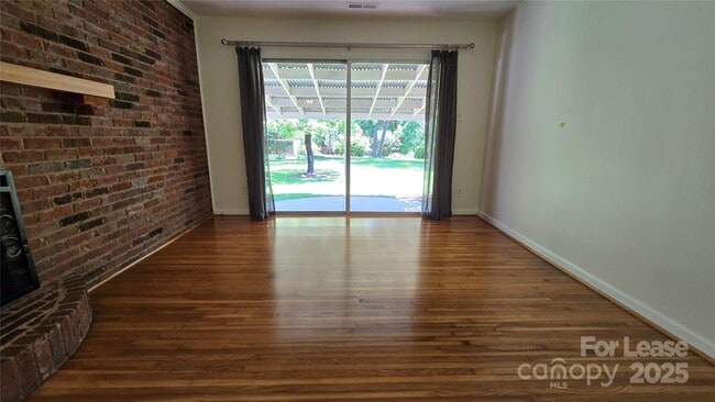 Building Photo - 9124 Sandburg Ave
