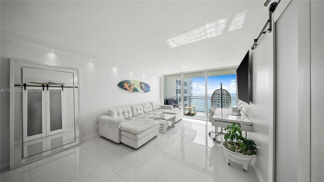 Building Photo - 2030 S Ocean Dr