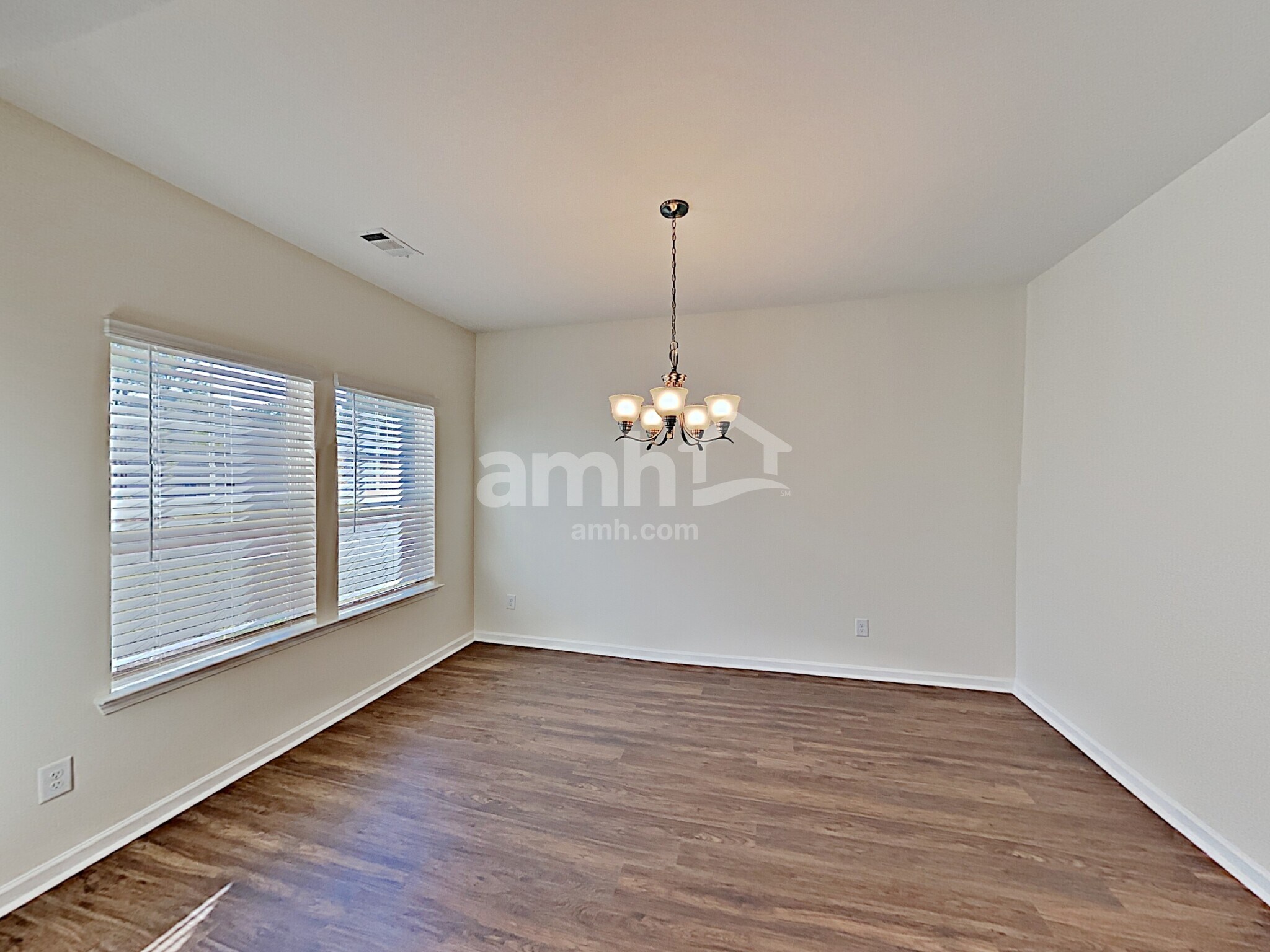 Building Photo - 573 Camp dr