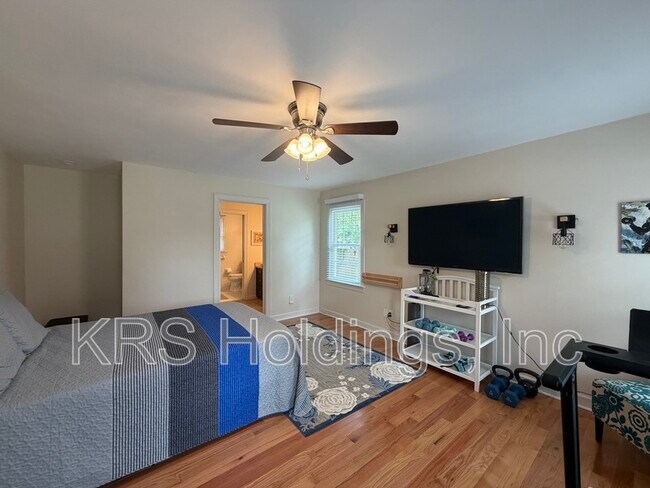 Building Photo - 1520 Woodside Ct