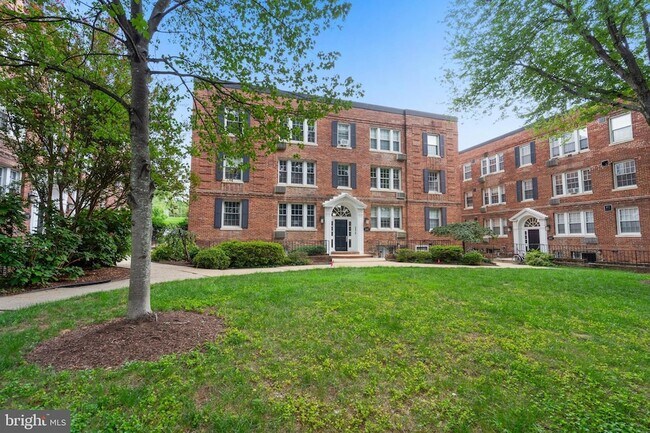 Building Photo - 4481 MacArthur Blvd NW