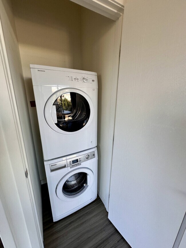 Building Photo - 1623 N Jackson St