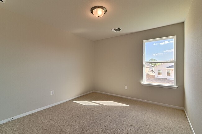 Building Photo - 6601 Loretta White Ln