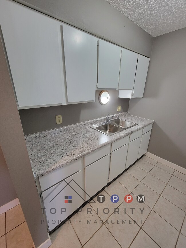 Building Photo - 2 Bedroom | 1 Bathroom Unit in Dysart Avai...