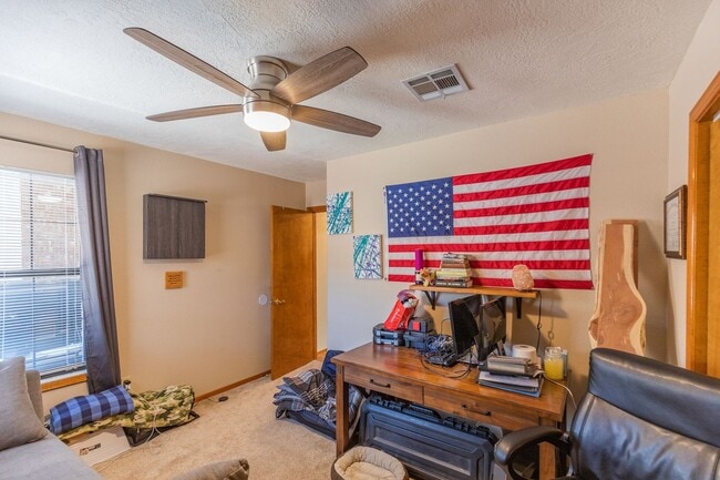 Building Photo - Beautiful 4 Bedroom 2 Bath Home!