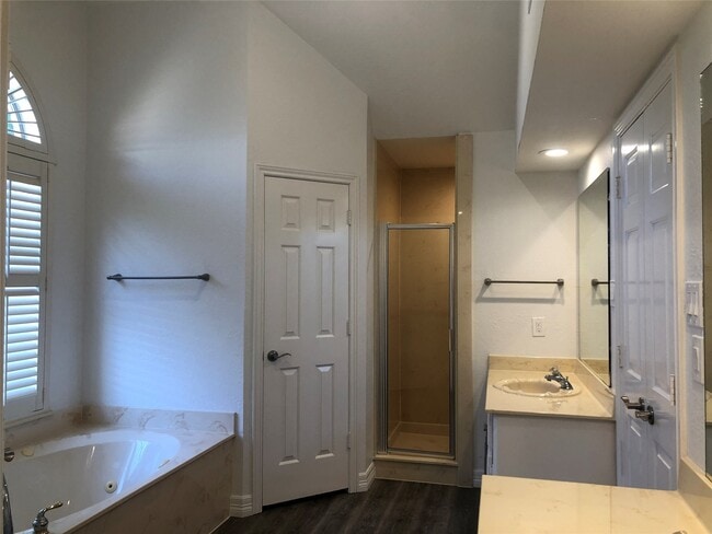 Building Photo - 135 Lakeside Dr