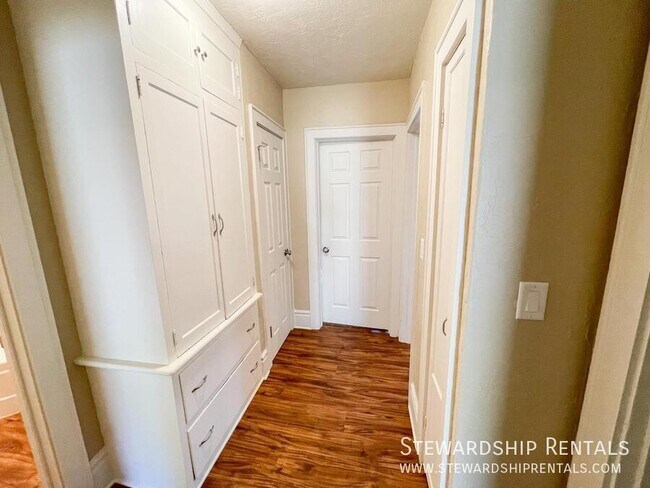 Building Photo - 2334 Augusta St