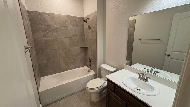 Building Photo - 610 Alderwood Ct