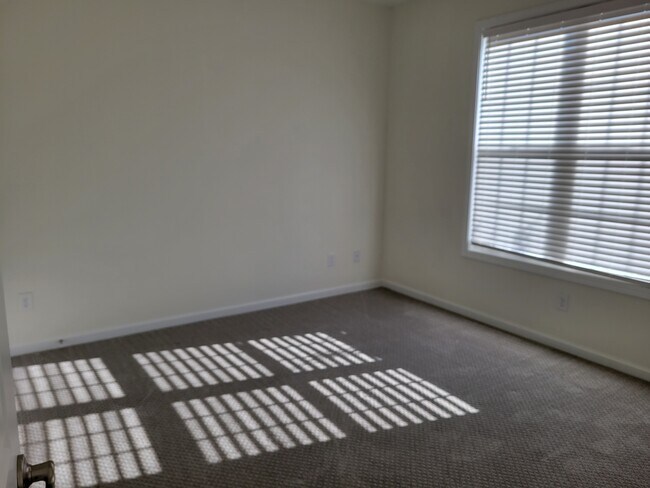 Building Photo - 2127 Briarpatch Dr