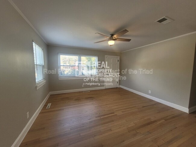 Building Photo - 593 Kinard Dr NE