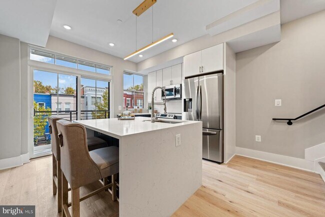 Building Photo - 1640 4th St NW