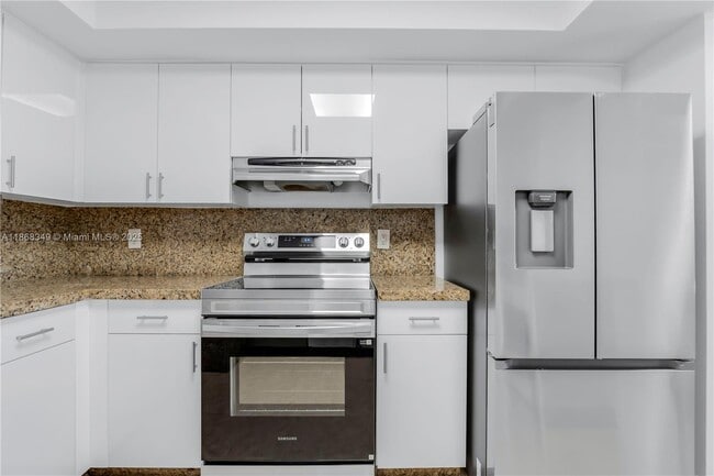 Building Photo - 3827 NE 166th St