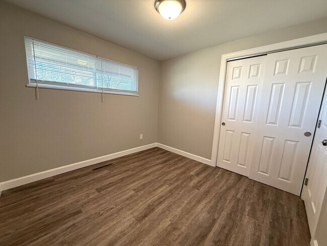 Building Photo - 301 Lesher Dr