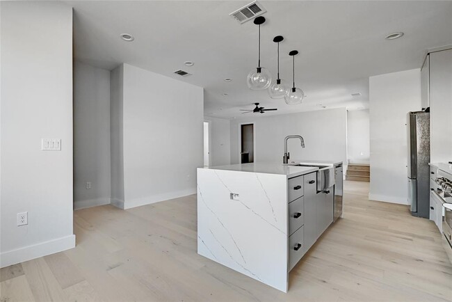 Building Photo - 8428 Hathaway Dr