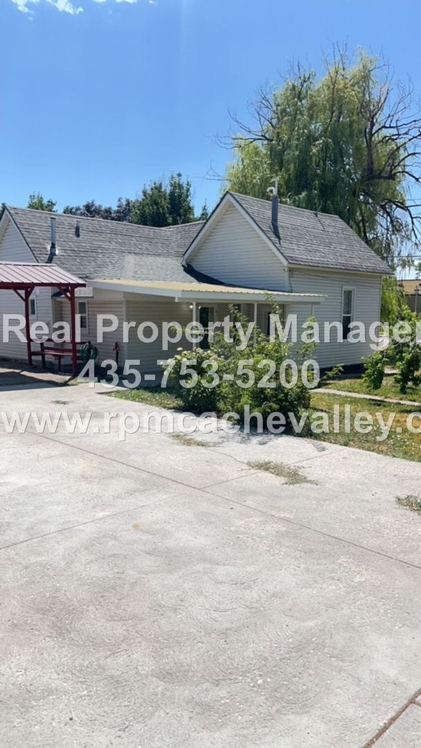 Building Photo - Cozy 2 br home in Smithfield.  Available i...