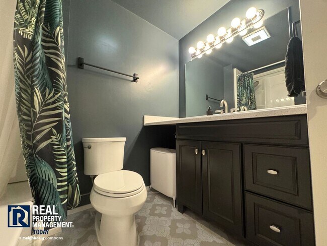 Building Photo - Beautifully Updated 3 Bedroom Rambler!