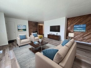 Building Photo - 1800 NW Lynwood St