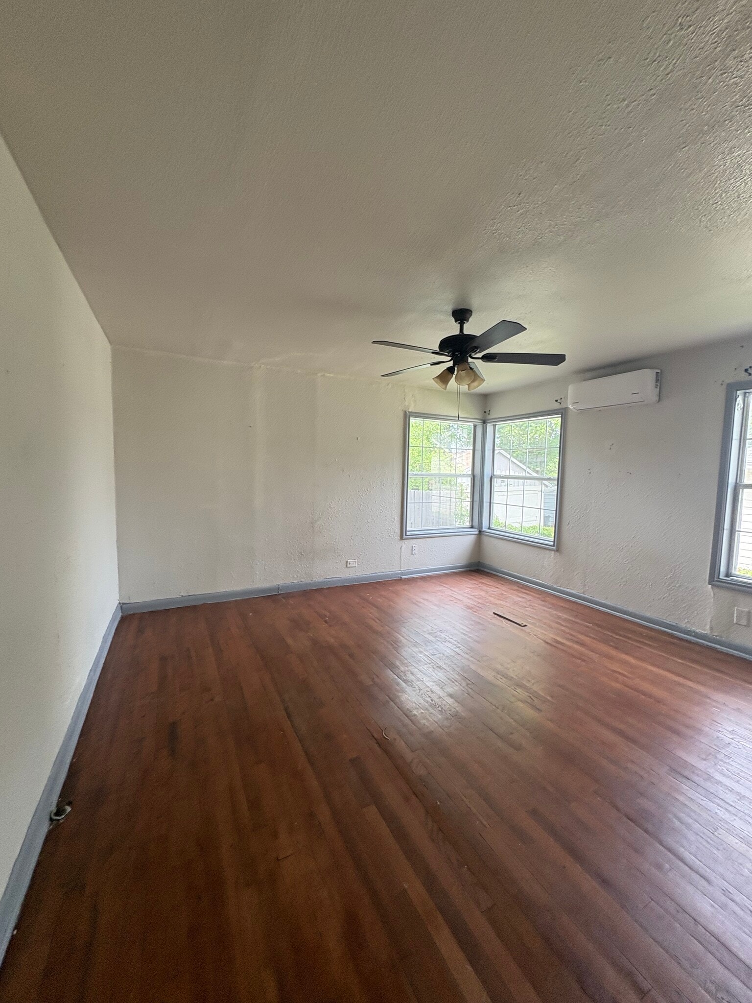 Bedroom - 210 Claremont Ave