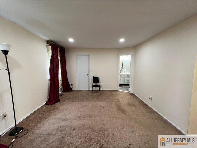 Building Photo - 15 Jeffrey Cir
