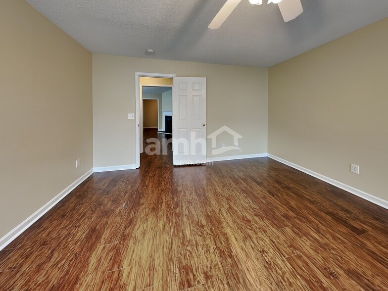 Building Photo - 301 Kingfisher Dr