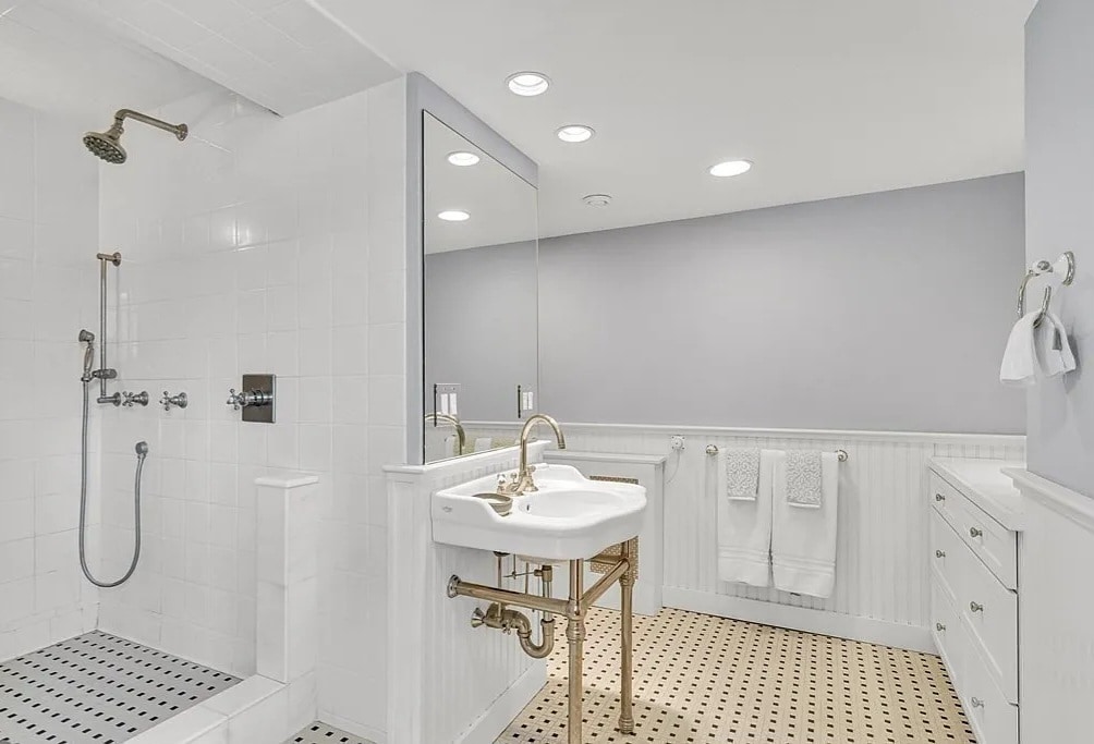Bathroom - 60 Longwood Ave