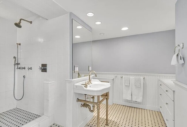 Bathroom - 60 Longwood Ave