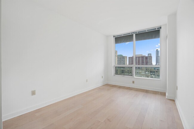 Building Photo - 20 Newport Pkwy