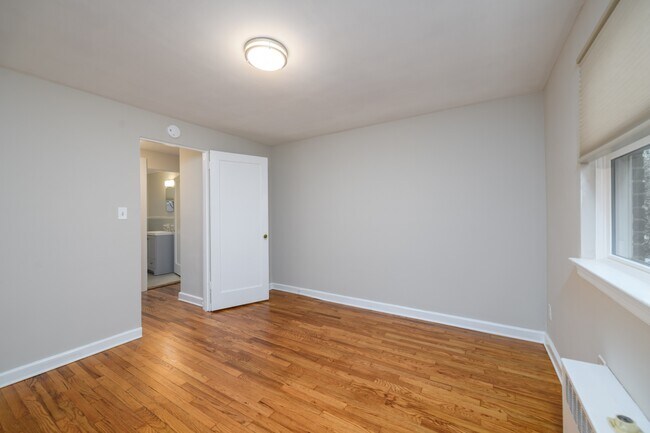 Building Photo - 66 Manor Dr