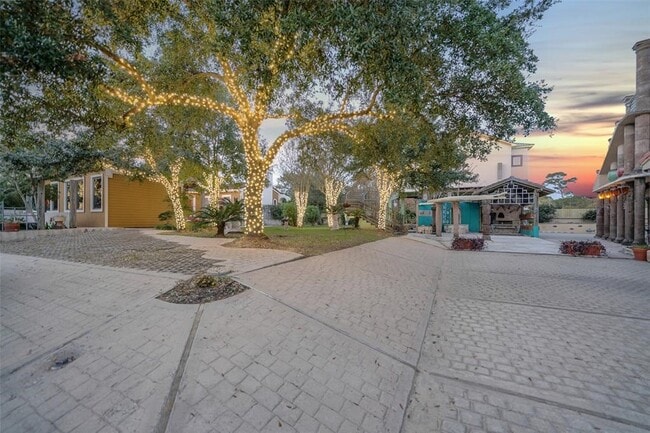 Building Photo - 614 Pine Gully Rd