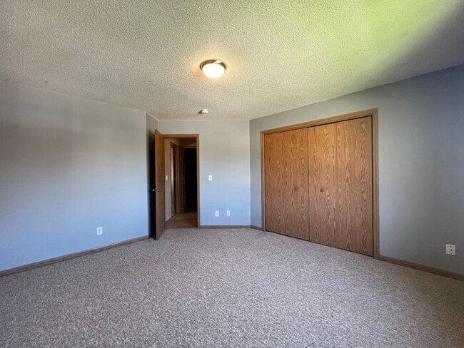 Building Photo - $1,250 | 2 Bedroom, 1 Bathroom Condo | Pet...