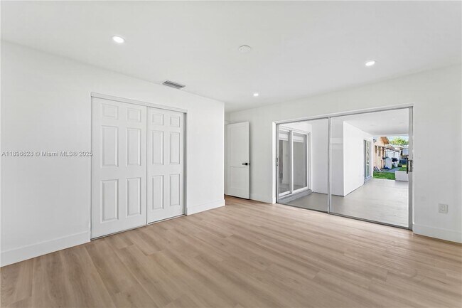 Building Photo - 2600 NW 68th Way