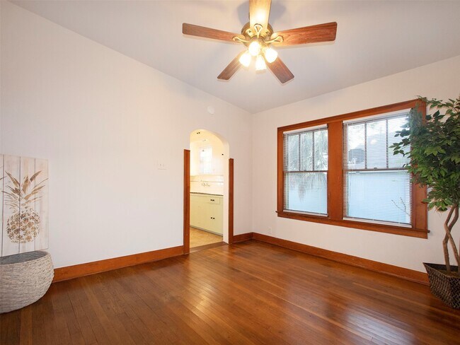 Building Photo - 5111 Ave Q 1/2