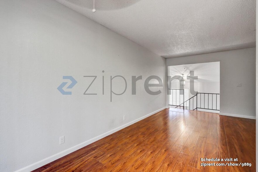 Building Photo - Unit 3