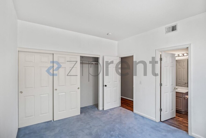 Building Photo - Unit