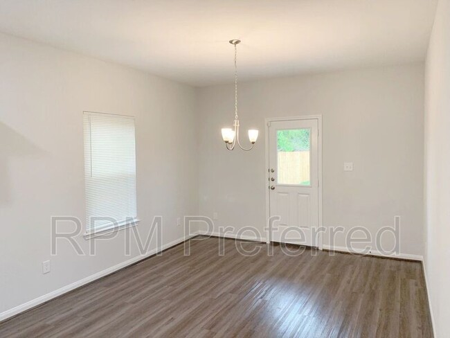 Building Photo - 9026 Everglade Dr