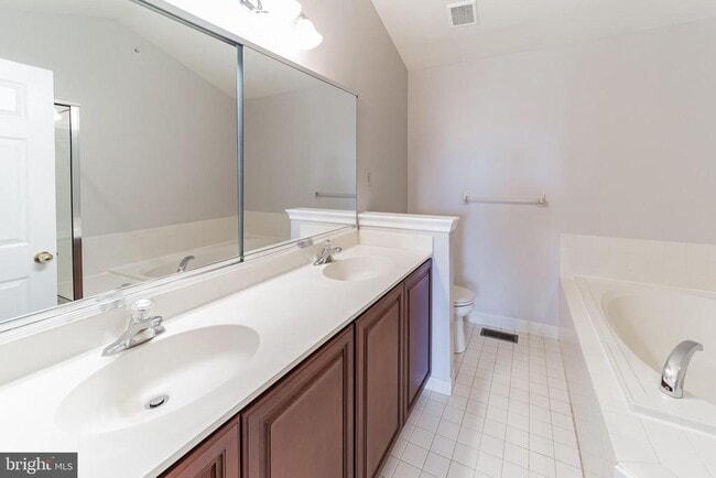 Building Photo - 40 Madison Way