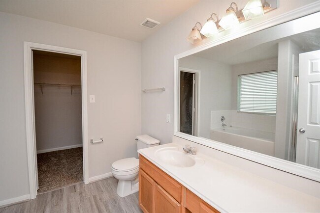 Building Photo - 2306 Ledgeway Ct