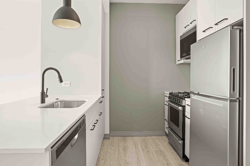 Building Photo - 1717 W Webster Ave