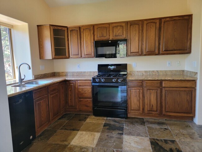 Building Photo - 255 Canyon Dr