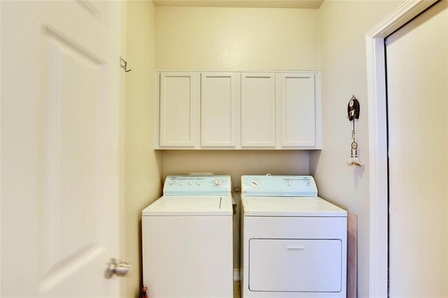 Building Photo - 10321 Beard Ave