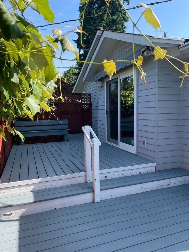 Building Photo - 2 BR/1.75 BA home in Edmonds