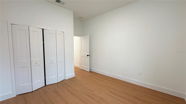 Building Photo - 7250 N Freeport Cir