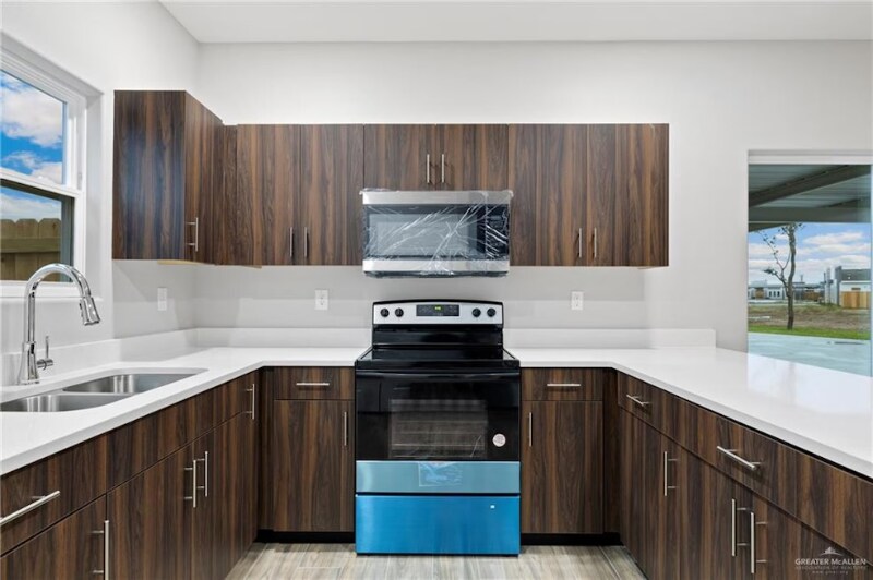 Building Photo - 4004 La Vista Ave