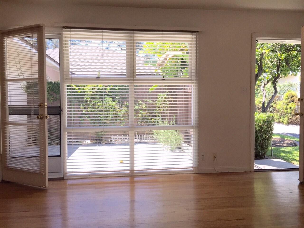 Building Photo - 919 W Huntington Dr